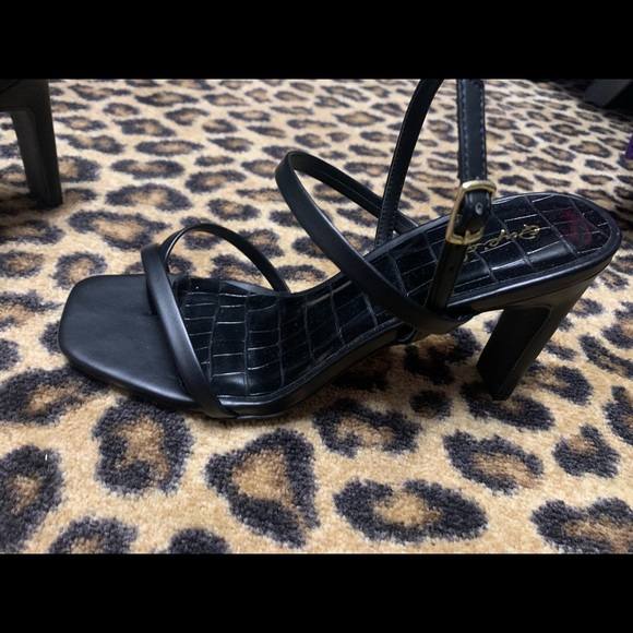 Heels - Picture 2 of 6